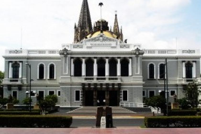 Paraninfo de la universidad de Guadalajara visto desde la explanada de rectoria
